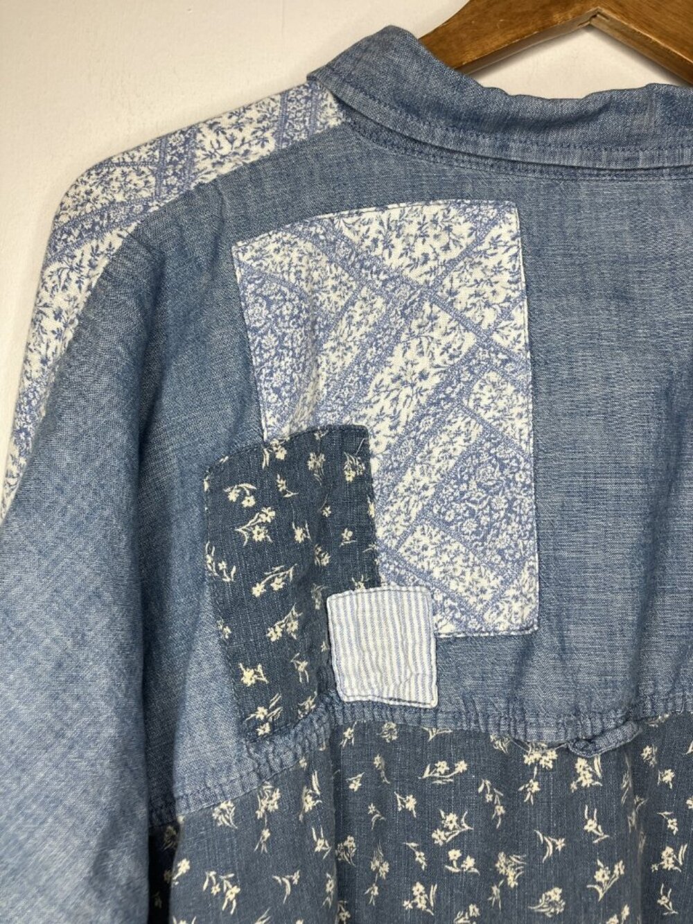 American Eagle Women's Large Patchwork Linen Blend Button Chambray Shirt Floral - Picture 11 of 13